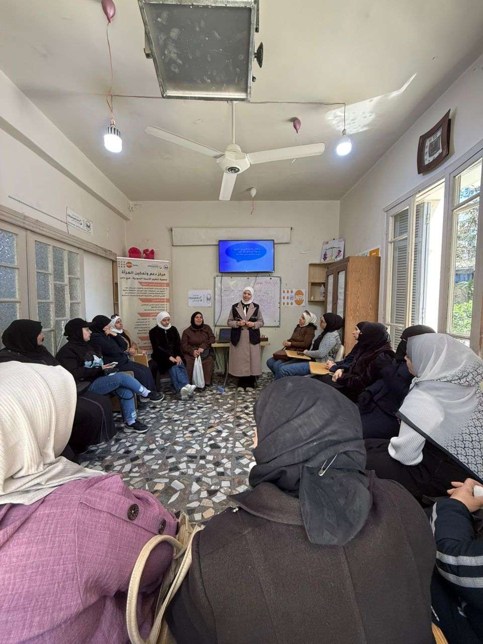Frauen bei einem Gruppenworkshop.